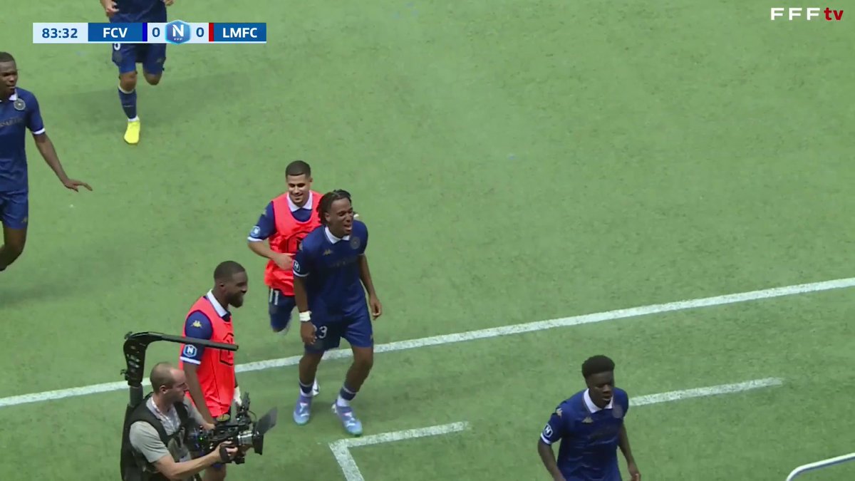 Le missile de Freddy Mbemba pour le @FCVersaillesOff Suivez le match en direct sur #NationalFFF #FFFTV