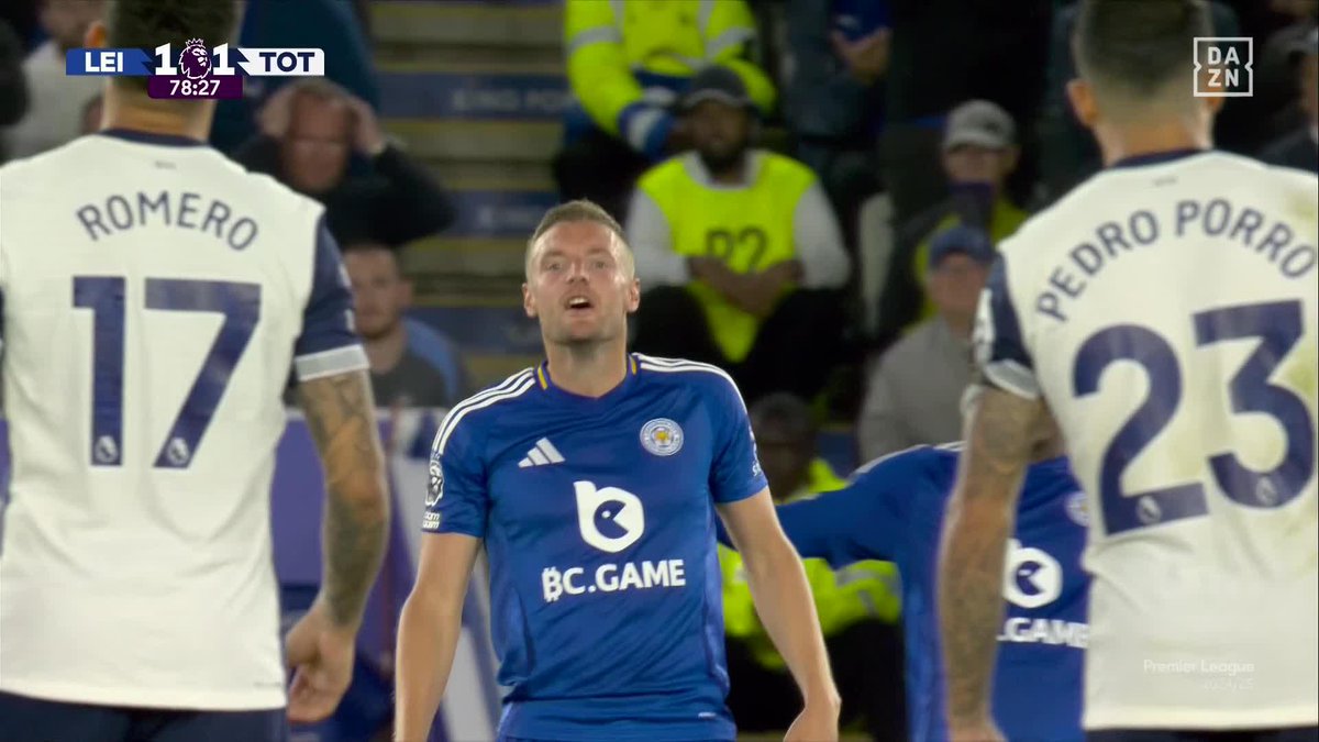 Con 37 años, ha vuelto hoy a la Premier League con su Leicester, ha marcado, y se ha despedido del terreno de juego recordando a los aficionados del Tottenham, que el Leicester tiene un título liguero y ellos cero. Don Jamie Vardy