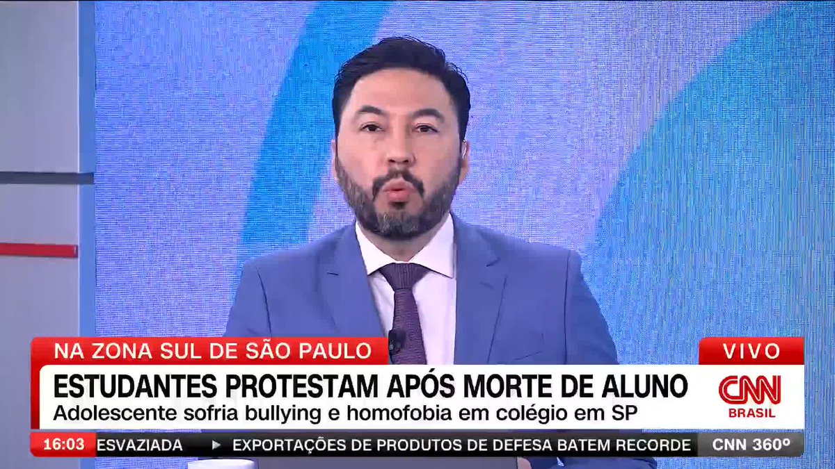 Um grupo de estudantes protestou, nesta segunda-feira (19), em frente ao Colégio Bandeirantes, na Zona Sul de São Paulo. O ato ocorreu depois da morte de um aluno da unidade, na última semana, fora das dependências do colégio #CNNBrasil360