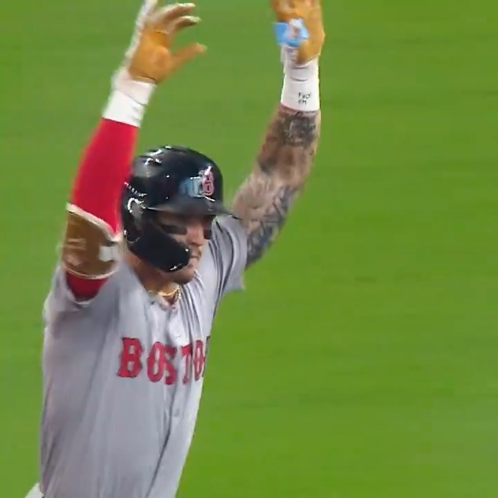 Jarren Duran goes yard on the FIRST PITCH.
