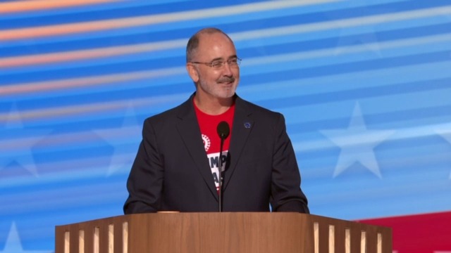 Democratic Convention chants “Trump’s a scab! Trump’s a scab! Trump’s a scab!”
