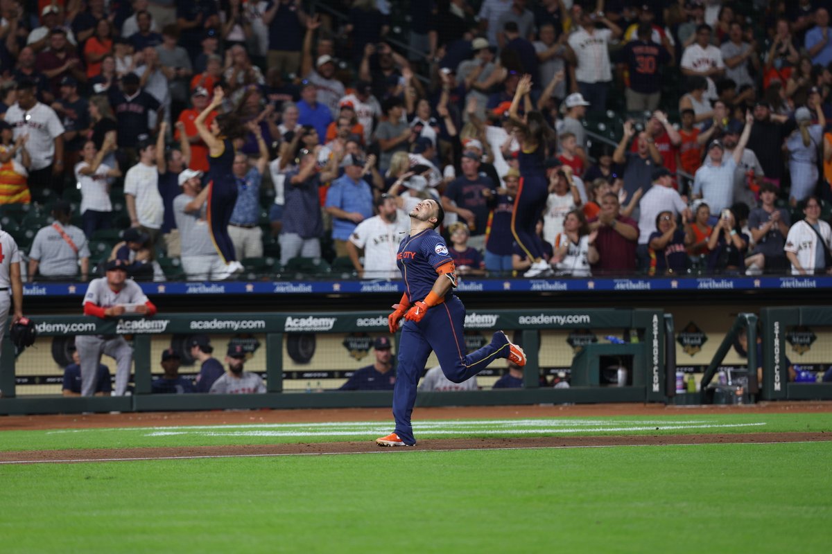 GAME OVER 🚀 Yainer Diaz calls game for the @Astros! #Walkoff