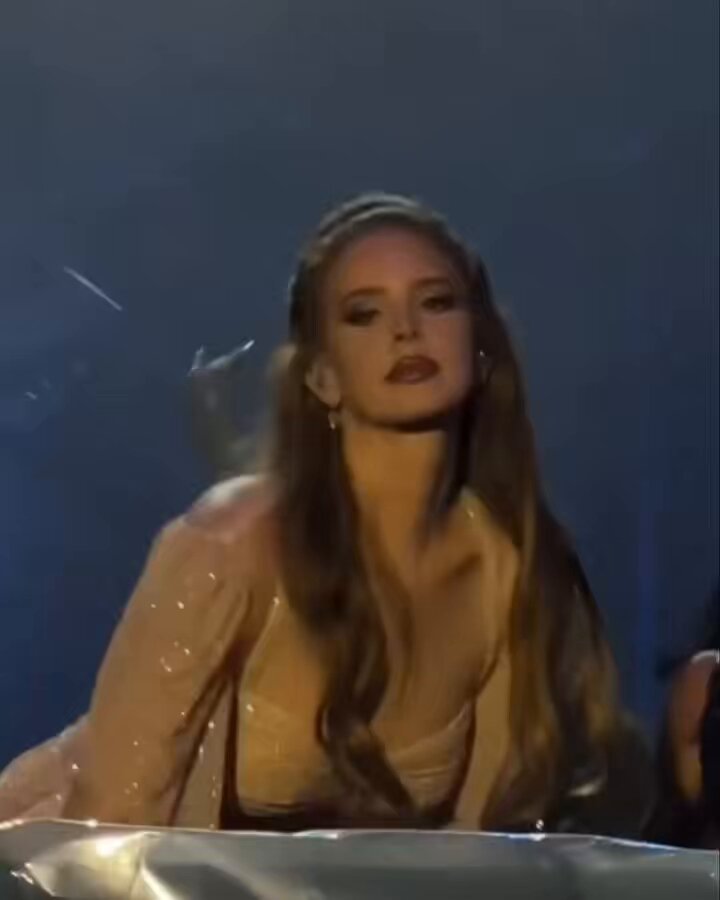 pretty when you cry - lana del rey