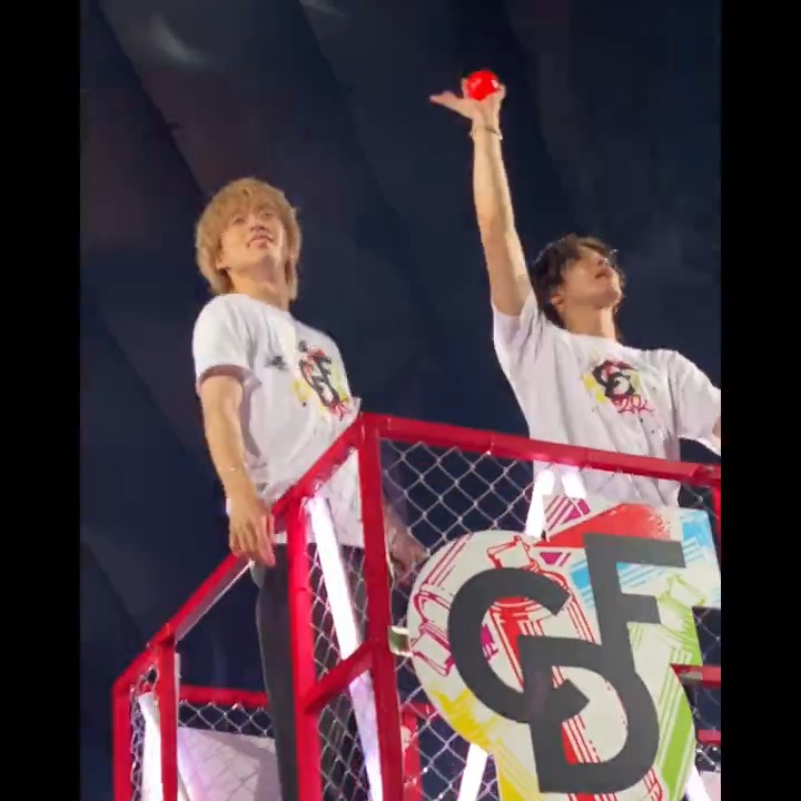 #CDF2024 トロッコでの #コムドット のファンサが神すぎた...！🥹 ／ 📣#CDF2024 ABEMA PPVで見逃し配信中！ ＼ 終演直後のコムドット&amp;出演クリエイター達の アフタートークもPPV限定で配信中！ 🔴PPV単体チケット販売中！ 販売期間は【9月9日(月)20:00】まで！ 🕰️