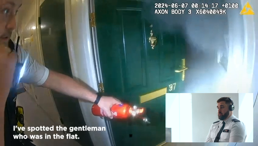 📺 | Brave officers save lives during flat fire in Newham Local response team evacuated residents and forced entry to properties to ensure everyone got out safely. These courageous officers selflessly placed themselves in danger to protect the public and save lives.