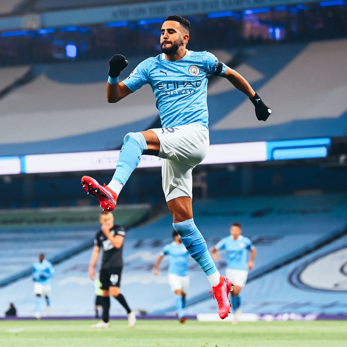 Riyad Mahrez Just like you 😂👊