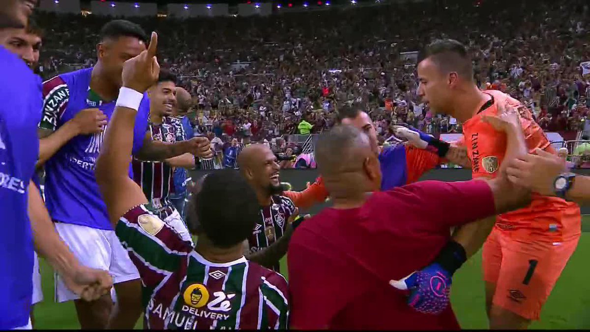 ➡️ Asistencia ➡️ Gol ➡️ Penal definitivo en octavos de final de Copa Libertadores contra Gremio. Jhon Arias vale 50 millones de dólares.