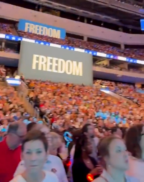 BREAKING! Packed crowd at the Milwaukee, Wisconsin Rally for Harris in the middle of the DNC. What an efficient campaign after raising $500 million.