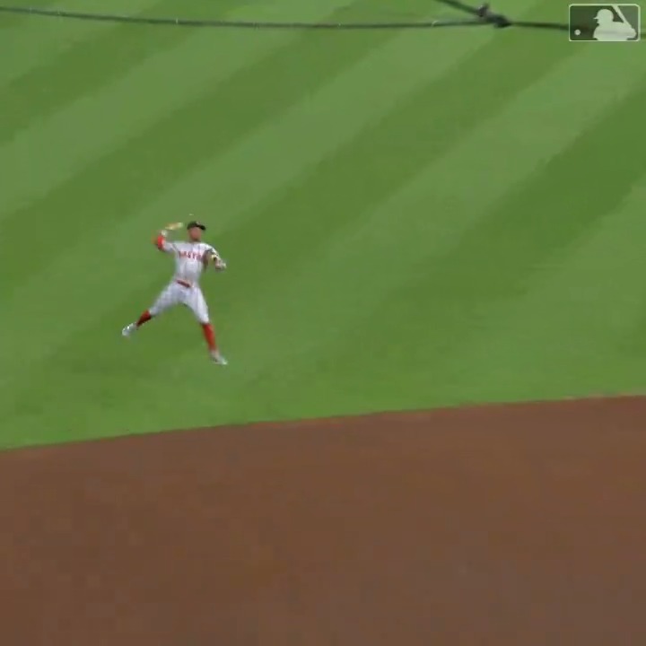 If Jeter made this play the Yankees would’ve made a documentary about it