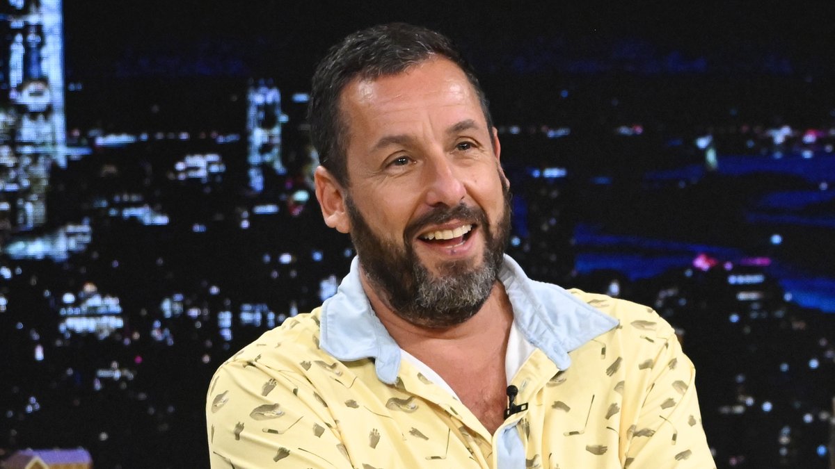 .Adam Sandler needs to start practicing his Happy Gilmore swing again for the upcoming sequel! ⛳ #FallonTonight