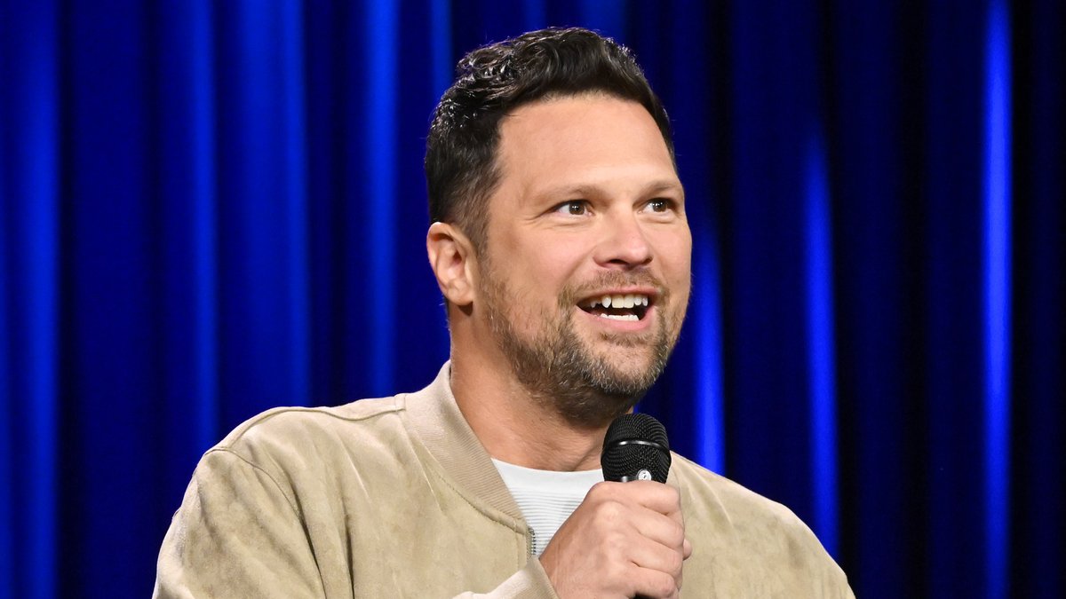 .@julezmac witnessed women in their “natural habitat” at a Chippendales® show 😂 #FallonTonight
