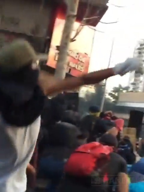 Jangan pernah berpikir kalau kita rakyat debu jelata ini gak punya kekuatan untuk melawan. Kalian juga jangan minder melawan penguasa yang menyalahgunakan kekuasaan. Ingat bahwa usaha keras itu tak akan mengkhianati. 🔥🔥 #KawalPutusanMK #TolakPilkadaAkal2an #TolakPolitikDinasti