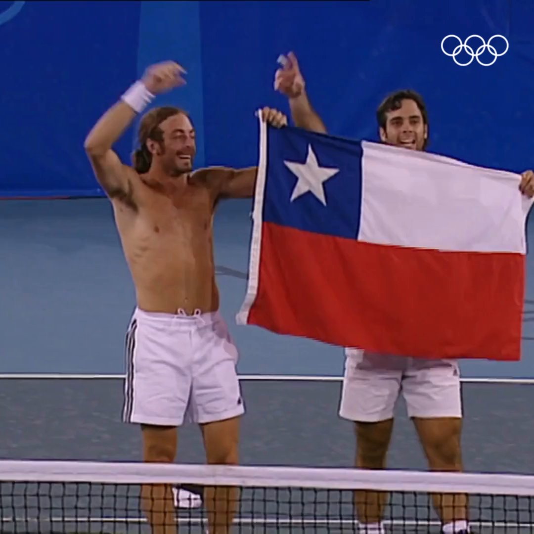 ¡CHI-CHI-CHI, LE-LE-LE! 🇨🇱 🇨🇱 Tal día como hoy hace 2️⃣0️⃣ años... Chile ganó dos medallas en tenis de los #JuegosOlímpicos de Atenas 2004: 🥇 Dobles: primer oro de la historia olímpica 🥉 Individual: Bronce con Fernando González Team Chile Nicolas Massu