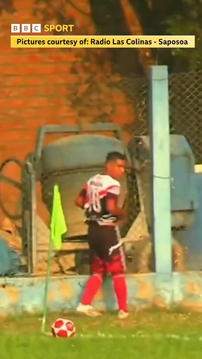 A player in Peru was sent off for taking a pee mid-match 😳 #BBCFootball