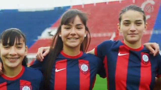 Para aquellas pioneras que sembraron el camino. Y para las que lo transitan hoy, con la misma pasión, y van por más. ¡Feliz Día de la Futbolista Argentina!