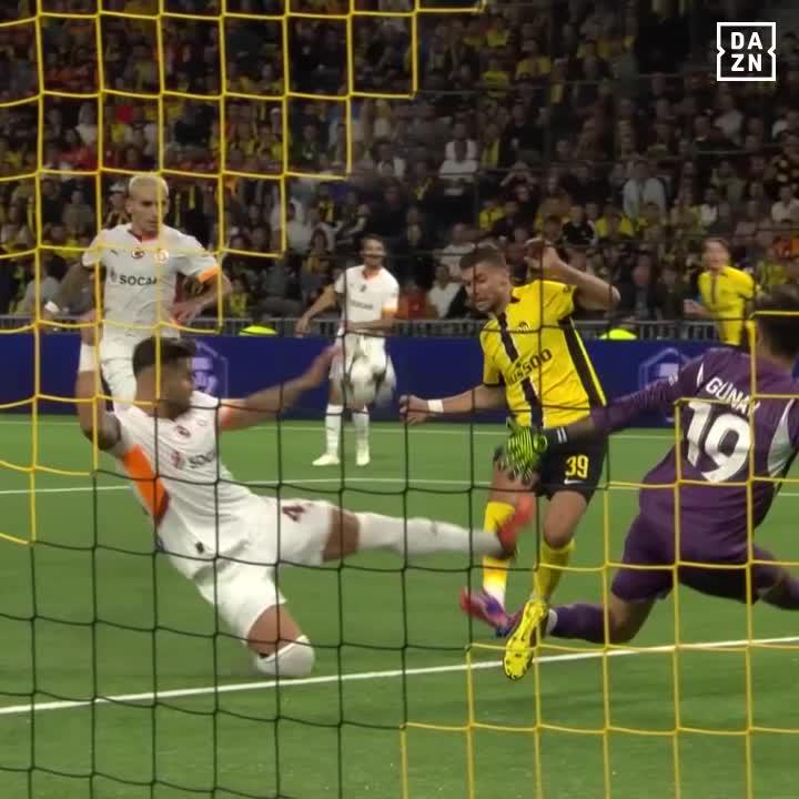 Eine Entscheidung, mit der Galatasaray sicher hadern wird 🥶 Ist das ein berechtigter Elfmeter? #DAZNmoment #UCL