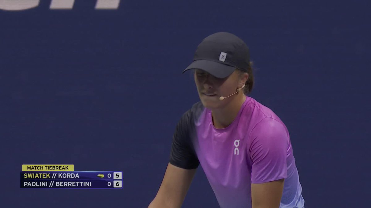 .Iga Świątek is applying the pressure on Matteo Berrettini ... and winning.