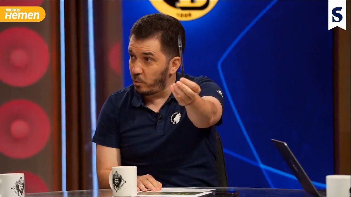 Emre Özcan: "Galatasaray'ın planlama yönünden bir savunmacı problemi var. Savunmacı yok. Galatasaray'da kaç tane doğal savunmacı var ilk 11'de? Abdülkerim, Nelsson, Torreira. Hala gittikleri beklere bakıyorum, anlamakta zorlanıyorum. Köhn varken Jelert geliyor mesela."
