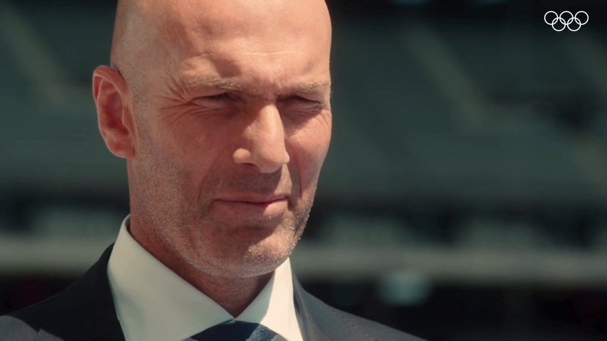 « Oh Zizou Christ ! » 👀 Vous vous attendiez à voir ces deux icônes françaises, Jamel Debbouze et Zinédine Zidane, ouvrir la cérémonie ? #JeuxOlympiques | #Paris2024