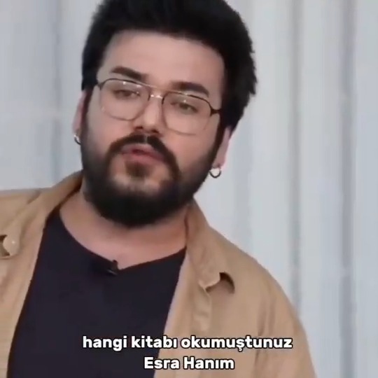 Kültürlü gözükmeye çalışırken ben 😂
