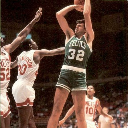 Look at this bozo Kevin McHale wasting possessions with some hopeless post moves. If only he had the skills of Mason Plumlee or another present-day big man.