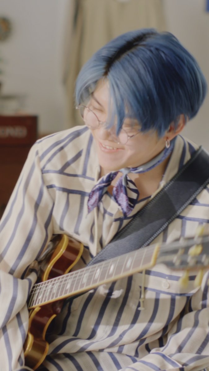  ╭━━━━━━━━━━━━╮ 🫧 。.*゚・。.。+゚.。🌙 familie Official Music Video 🌕 。.*゚・。.。+゚.。 🫧 ╰━━━━━━━━━━━━╯ #MrsGREENAPPLE #familie
