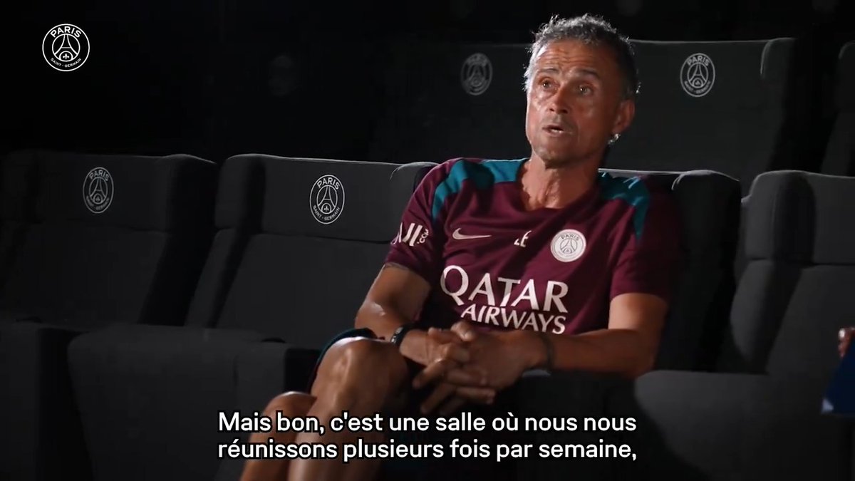 ¡Míster! Luis Enrique muestra su PSG 🔵🔴 Filosofía de entrenamiento Explica alguna de sus tareas Reuniones individuales con JUG Roles definidos en su staff