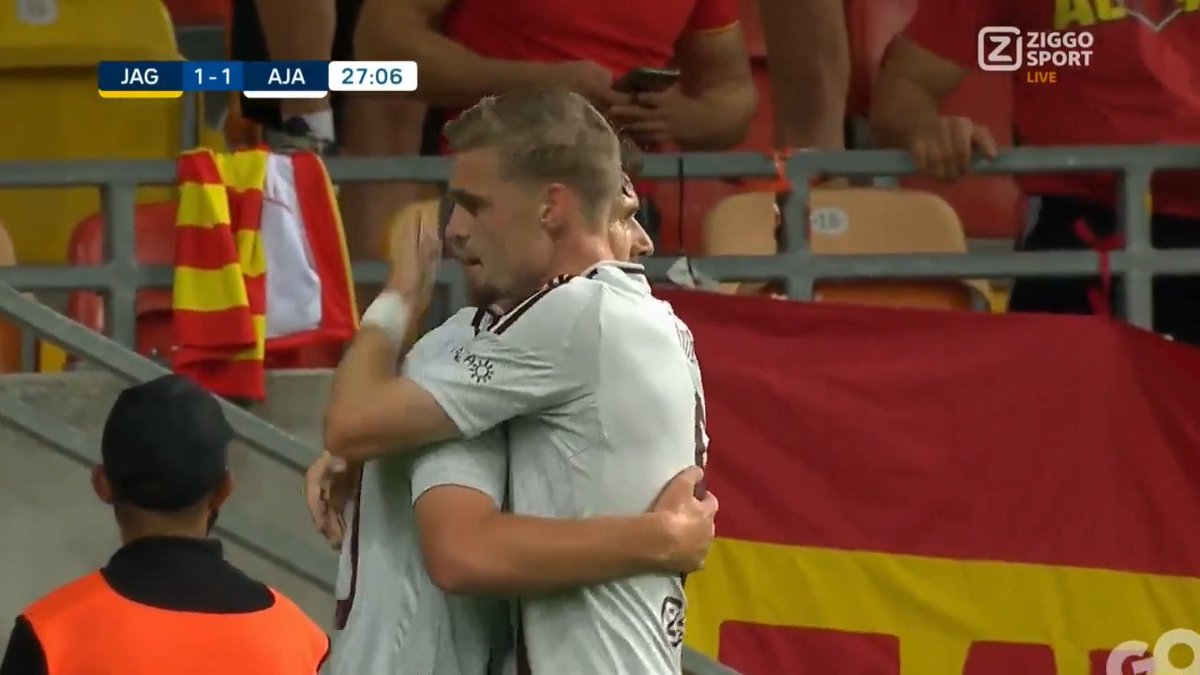 Mika Godts met de 2-1 🌟 De Belg komt goed voor zijn man en kopt binnen 👌 #ZiggoSport #UEL #JAGAJA