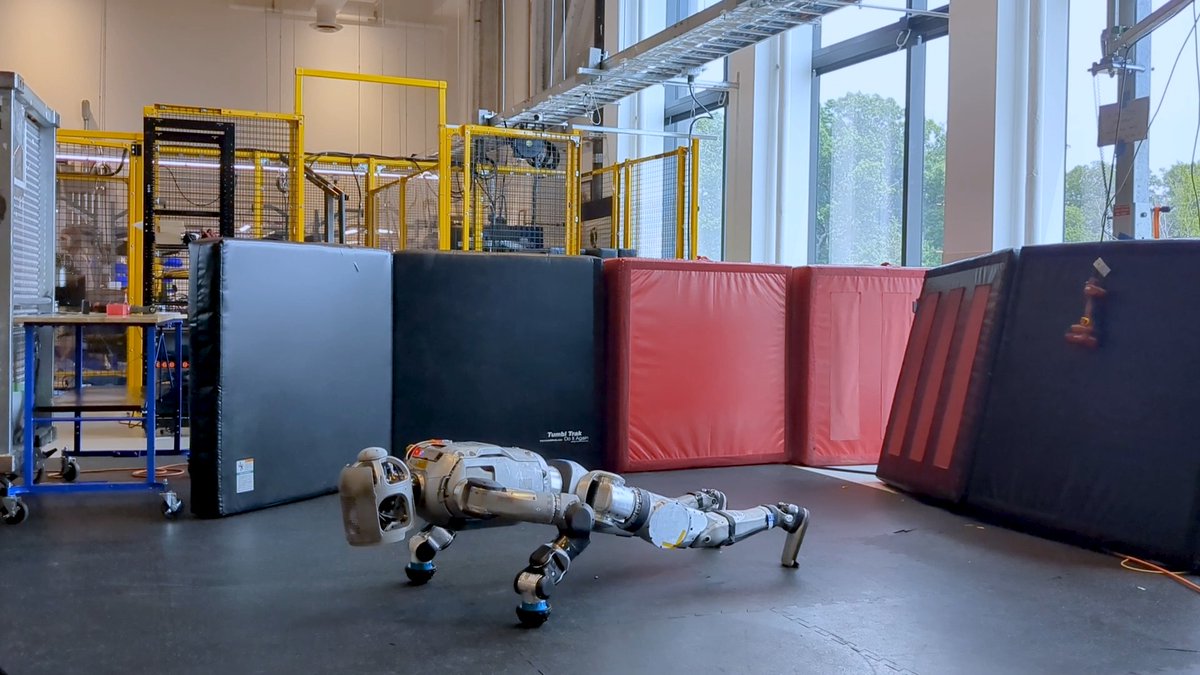 Boston Dynamics has unveiled a new electric version of its Atlas humanoid robot that can do push-ups 🤖 While this is in no way an indicator of real-world use, it’s a great demonstration of Atlas’ extremely robust and powerful actuators