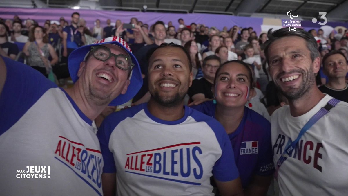 🏅 #AuxJeuxCitoyens | On veut revivre cette ambiance incroyable 🔥 🇫🇷 Quand Tony Estanguet - OLY monte en tribune avec Fabian Tosolini, ça donne des moments de joies magnifiques. Le fervent supporter des Bleus était tout ému de rencontrer le patron des Jeux de Paris 2024 🥺 ▶️ L'intégralité de l'entretien :