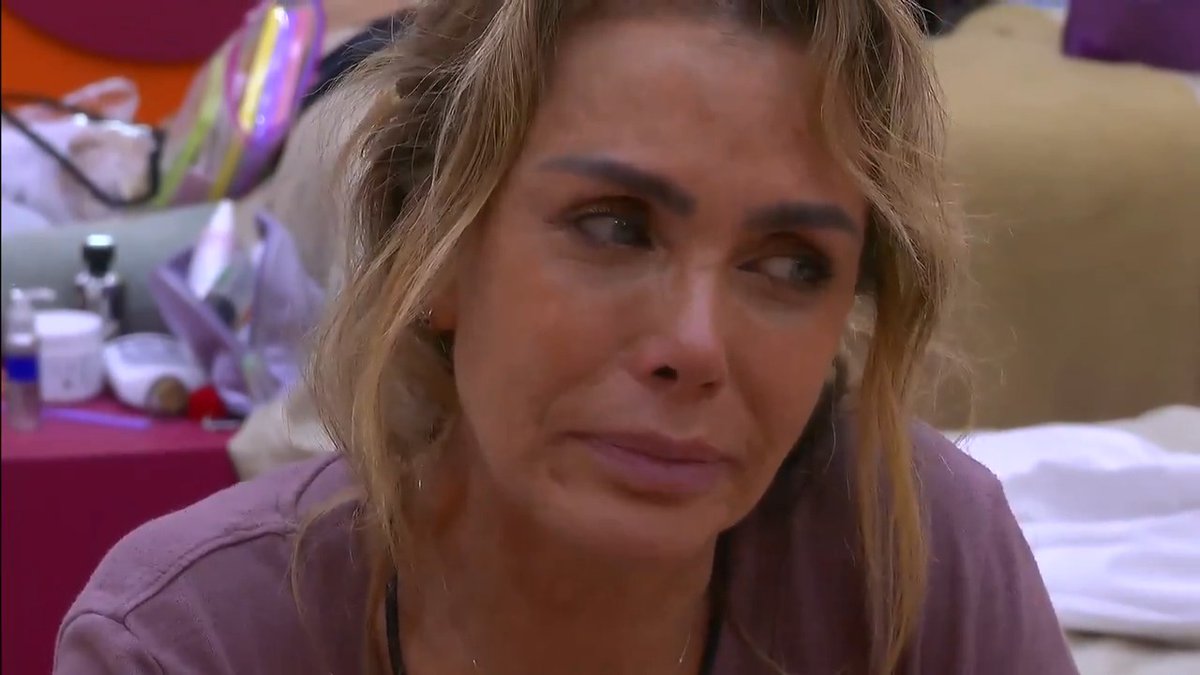 #SabineMoussier se quebró por considerar que hay burlas hacia ella 😱😔 #LaCasaDeLosFamososMx, de lunes a viernes 10:00 p.m. por #El5, domingos, 8:30 p.m. por #LasEstrellas y 24/7 por #VIX 📺📱