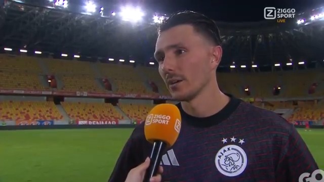 'Ik krijg er gewoon veel zin in!' 🙌 De positie maakt voor Steven Berghuis weinig uit, hij haalt vooral veel energie en motivatie uit Francesco Farioli en de staf 👨🏫 #ZiggoSport #UEL #JAGAJA