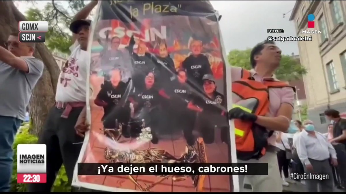 “Ya dejen el hueso, cabrones”, simpatizantes de #Morena insultaron a trabajadores del Poder Judicial que se manifestaban frente a la #SCJN: