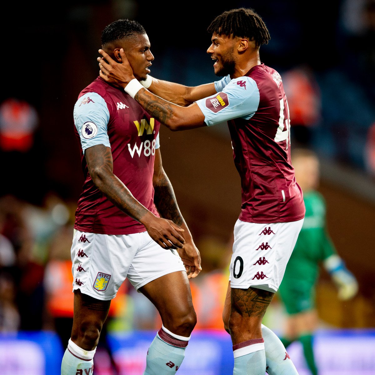 Aston Villa earned their first win following promotion back to the Premier League #OnThisDay in 2019, beating Everton 2-0 at Villa Park 😍 What a night! #AVFC