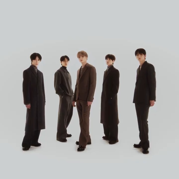 An elegant palette. In perfect harmony, Dior Ambassadors TXT OFFICIAL strike poses that radiate charisma in #DiorWinter24 by Kim Jones—from pinstripes proportions to an Oblique suit, every look is a spotlight-stealing masterpiece. #StarsinDior