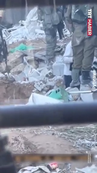 Mezarlıklar, kümesler, sivillere ait araçlar… Kana doymayan katil İsrail askerleri Gazze’de taş üstünde taş bırakmıyor.