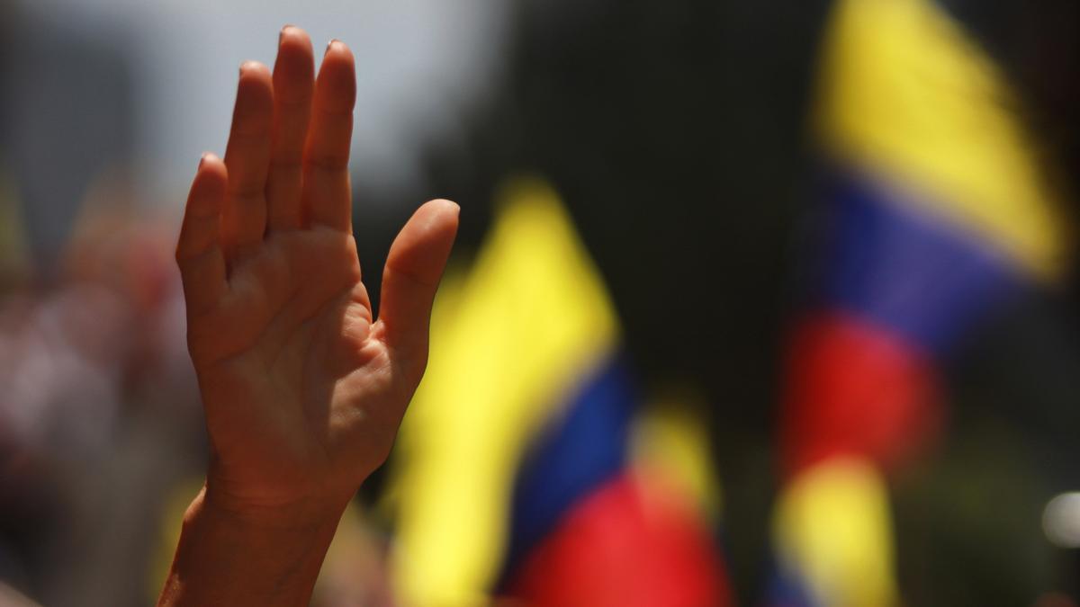 González Urrutia demanda una auditoría internacional de los resultados electorales en Venezuela El líder opositor, #Edmundo González Urrutia, ha instado al Consejo Nacional Electoral a realizar una auditoría de los resultados de las elecciones presidenciales bajo observación internacional. Sus declaraciones se producen después de que el Tribunal Supremo de Justicia de #Venezuela, controlado por el chavismo, ratificara la reelección de Nicolás #Maduro como presidente. La Plataforma Unitaria Democrática, grupo opositor, afirma poseer copias de las actas que prueban que el verdadero ganador de las elecciones fue Edmundo González Urrutia. /e