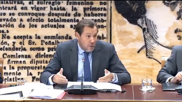 #EnDirecto | Óscar Puente: "He escuchado una descalificación general del servicio ferroviario español con frases como 'antes se viajaba muy bien', 'teníamos un tren modélico, ahora un desastre', 'caos sanchista'... Solo ha faltado escuchar que con Franco los trenes iban mejor"