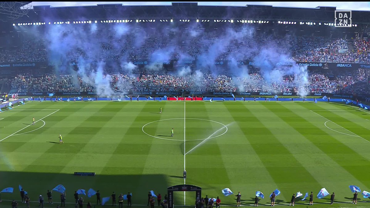 La Oliveira Dos Cen Anos retumba en todo Vigo 🩵 101 años de historia celebrados con 101 banderas Celta #LALIGAenDAZN ⚽️