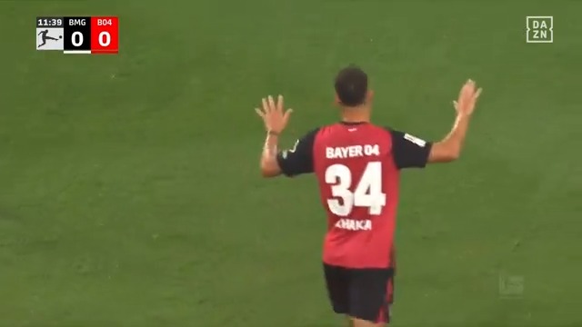 Hasta Xabi Alonso está flipando… ¡QUÉ ABSOLUTA BARBARIDAD DE XHAKA! 😱😱😱😱😱 #BundesligaEnDAZN 🇩🇪