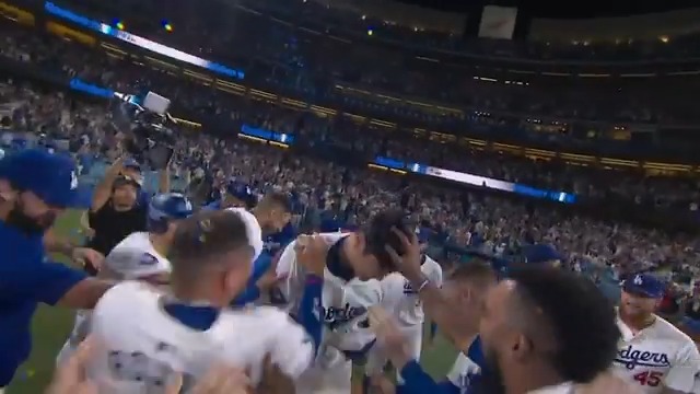 ¡SHOHEI OHTANI SE CONVIERTE EN EL PRIMER JUGADOR DE LOS DODGERS EN LA HISTORIA DE LA FRANQUICIA EN UNIRSE AL CLUB DE LOS 40/40 CON ESTE CUADRANGULAR CON LAS BASES LLENAS!