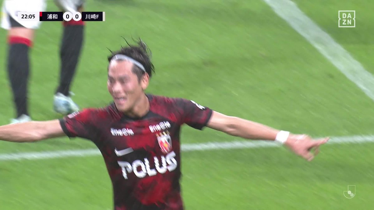 / 雨の埼スタが沸く \ リーグ戦6試合ぶり勝利へ浦和が先制⚽⚽ #渡邊凌磨 がグラウンダークロスに ワンタッチで合わせた👏 🏆明治安田J1第28節 🆚浦和×川崎F 📺 #DAZN ライブ配信中 #浦和川崎F