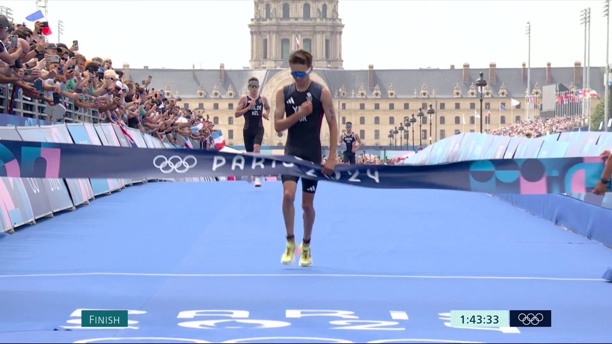 The sprint finish to rival all sprint finishes 🤯 We just can't get over Alex yee's #Paris2024 victory 🥇 British Triathlon