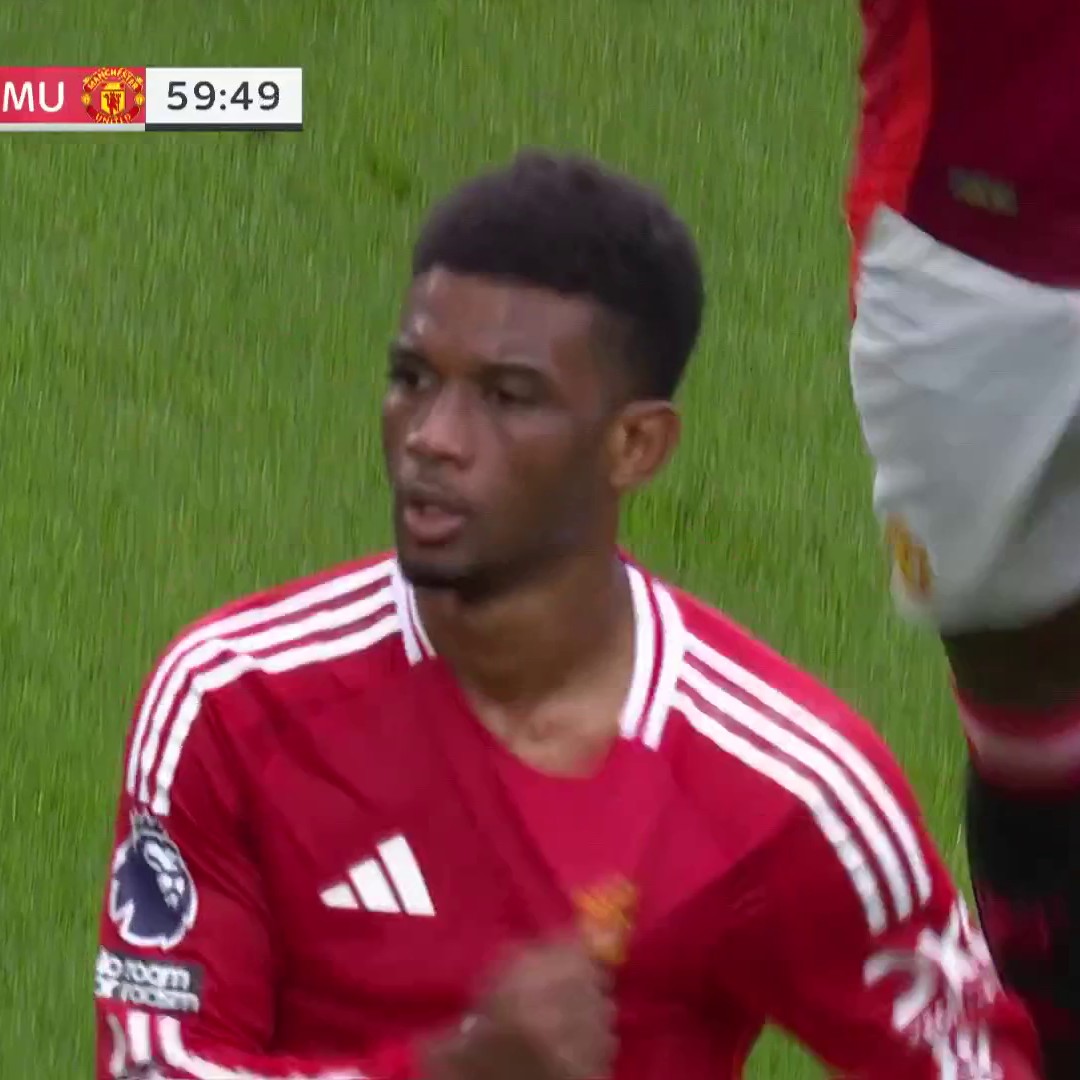 Amad Diallo’s shot takes a deflection to equalize for Manchester United! #MyPLMorning 📺 Peacock