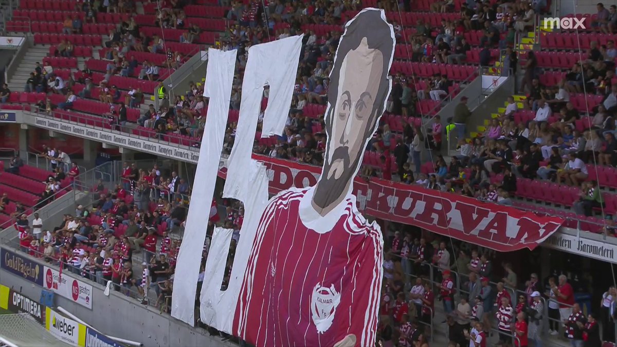 Kalmar FF-supportrarna hyllar profilen Johny Erlandsson med ett tifo inför avspark! 🔴 📲 Se Kalmar FF - Malmö FF på Max