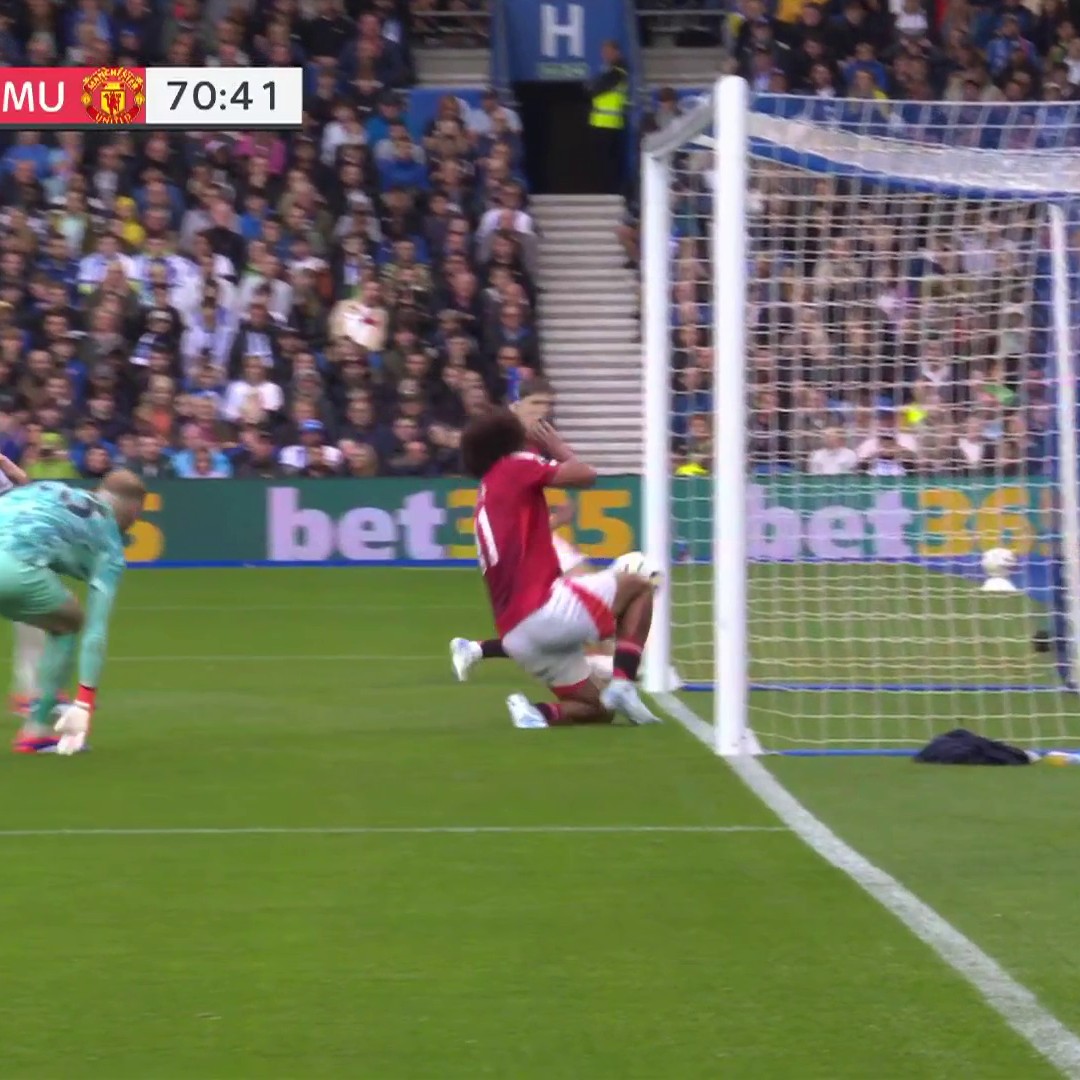 A late touch from Joshua Zirkzee in an offside position rules out a potential go-ahead goal for Manchester United. #MyPLMorning 📺 Peacock