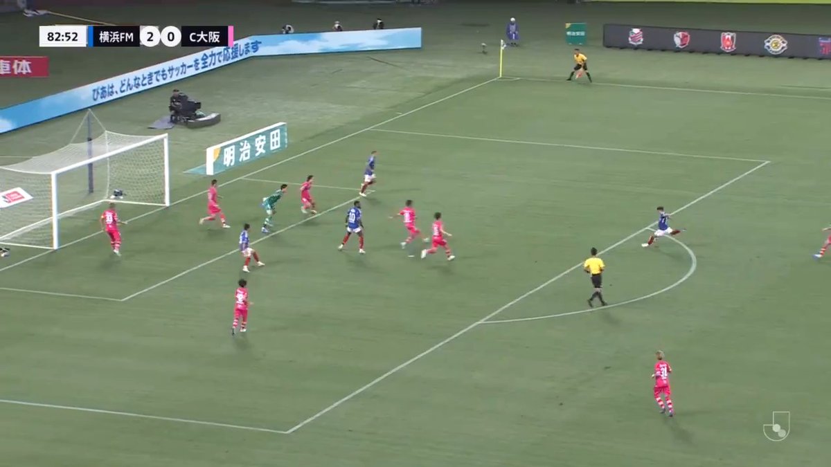 ／ 前線のハイプレスからエースが2ゴール目⚽️⚽️ ＼ #井上健太 選手のプレスから、ルーズボールを拾った #宮市亮 選手がクロスを上げると、こぼれ球に反応した #喜田拓也 選手のシュートに #アンデルソンロペス 選手が合わせて、得点ランキングトップタイに並ぶ17ゴール目💪 #fmarinos｜#Jリーグ