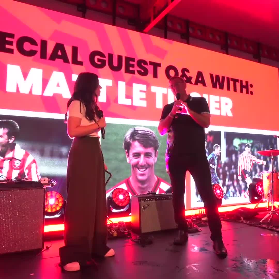 "He needs no introduction..." 👑 Matt Le Tissier addresses the fan zone 🏟️