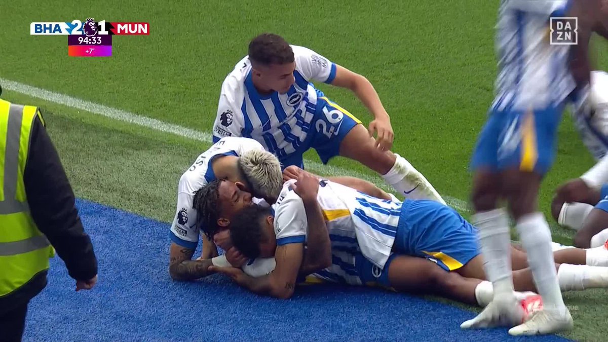 Minuto 95. Córner. Toda la defensa del Manchester United se queda en el primer palo. El Brighton gana el partido marcando gol en el segundo 🥵 #PremierLeagueDAZN 🏴󠁧󠁢󠁥󠁮󠁧󠁿⚽️
