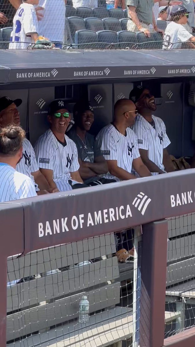 Imagine getting traded to the yankees and sitting in the dugout with the greatest group of players in MLB history